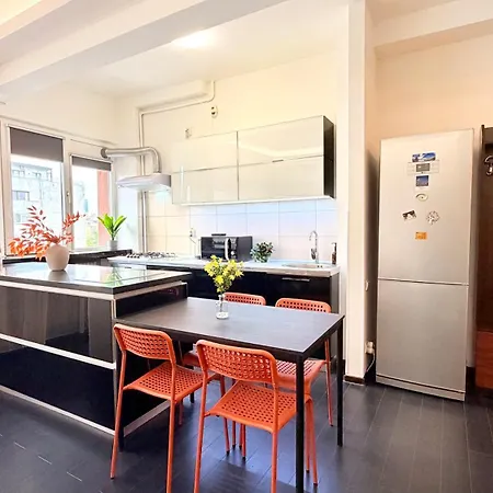 The Central Nest - 1Br Steps From Athenaeum
