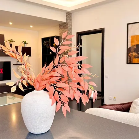 The Nest - 1br Steps From Romanian Athenaeum *