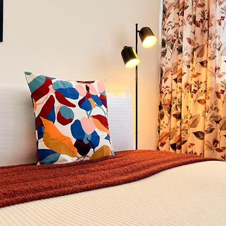 The Nest - 1br Steps From Romanian Athenaeum 公寓 *