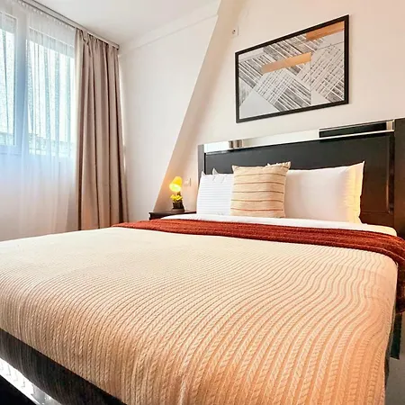 The Nest - 1br Steps From Romanian Athenaeum 公寓 *